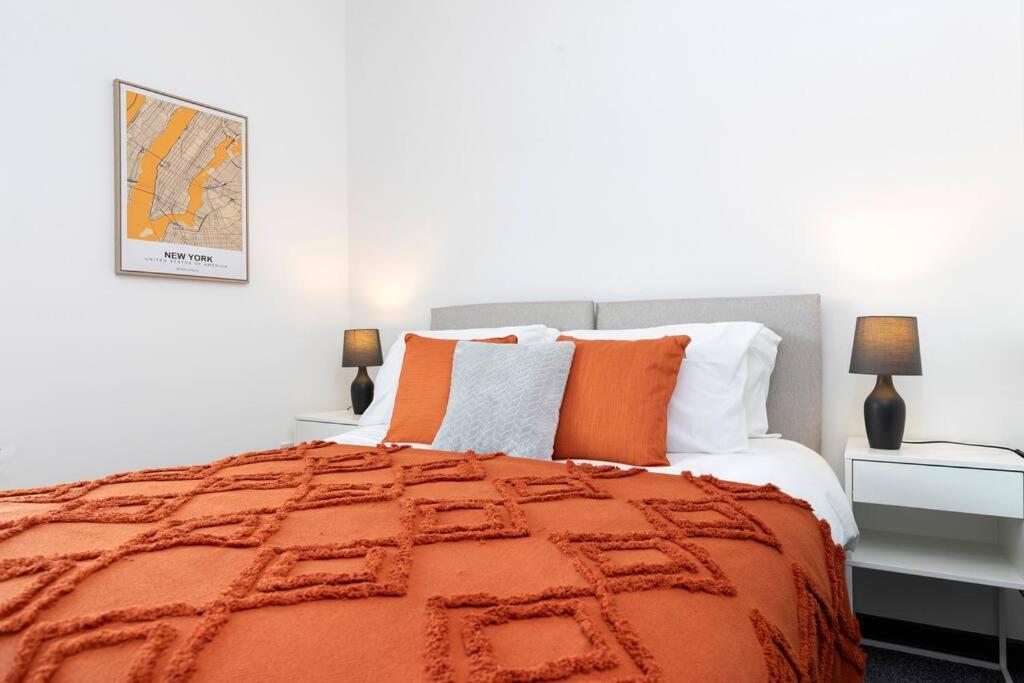 Modern Centrally Located 3 Bed Property With Tvs In Each Bedroom Super Fast Wifi And Crisp White Hotel Linen Hosted By Our Home Short Stays Darlington  Extérieur photo